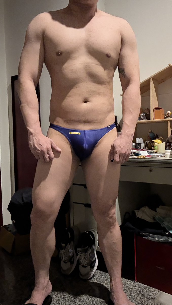 青春 打動不了  
就更別試圖用  歲月 去 陳述

愛  成就了 負擔  
卻  蹉跎了 喜歡