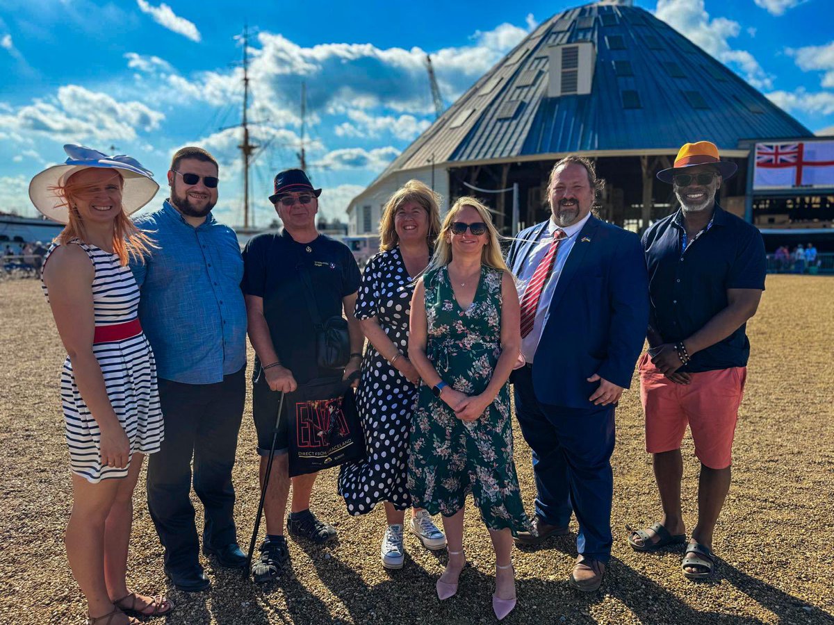 Medway Labour representatives out in force supporting Medway Armed Forces Day at the Historic Dockyard Chatham.

A special thank you to our brilliant Armed Forces Champion Chrissy Stamp 

#ProudToBeMedway