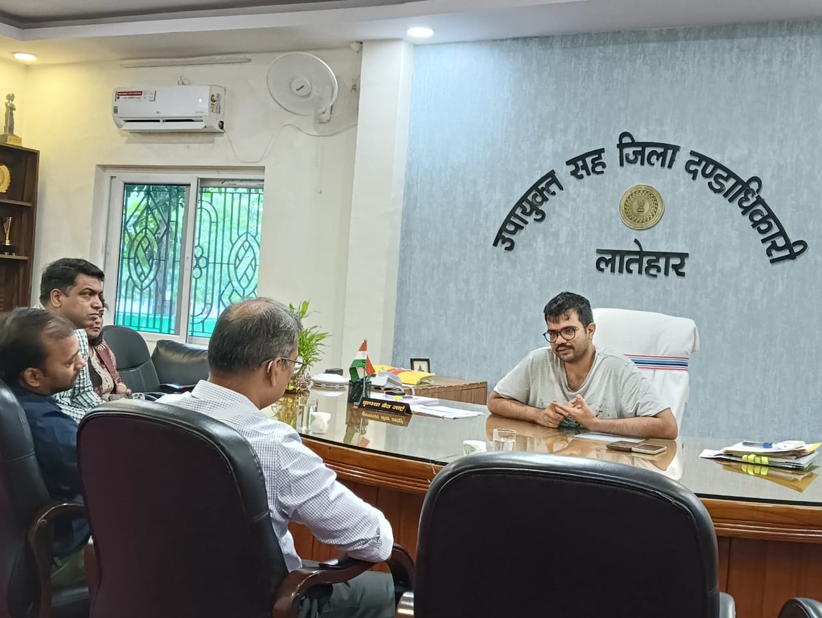 DFPD team met with DC latehar.
<a href="/PMOIndia/">PMO India</a> <a href="/FCI_India/">Food Corporation of India</a> <a href="/jagograhakjago/">Consumer Affairs</a> ##food_corporation_of_india ##department_of_food_and_public_distribution #