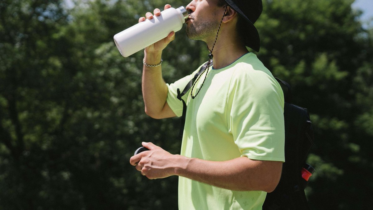 If you are out and about this weekend, don't forget to:
💧 keep hydrated 
☀️ wear sun cream
👒 consider wearing light and breathable clothing, and a hat.

🌳 It's also important to take regular breaks in the shade.
