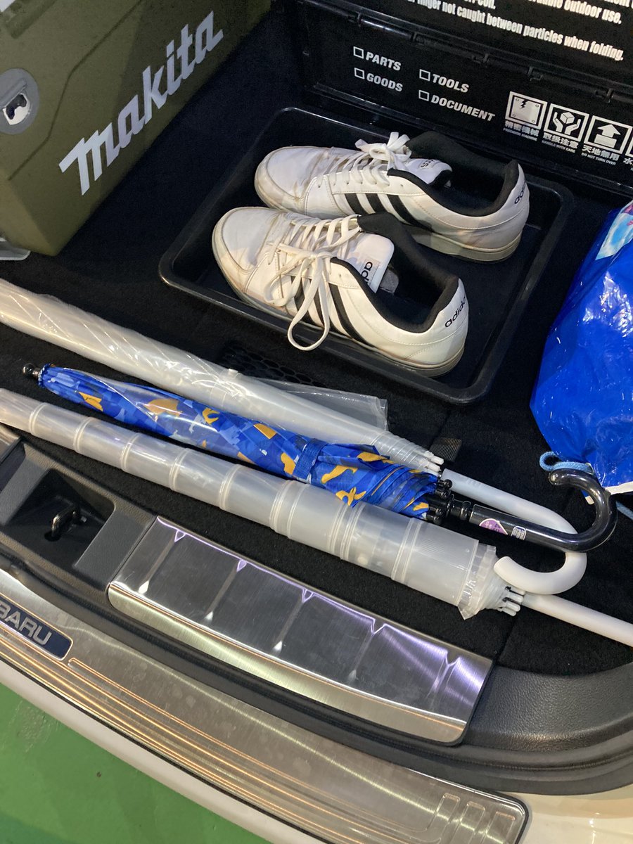 お次はトランクのサブウーファー部分😬こうやって蓋を作成すれば荷物も載っけられて便利🙂‍↕️
ぶっちゃけ荷物ない方が音は良いけど、そうも言ってられないので😂