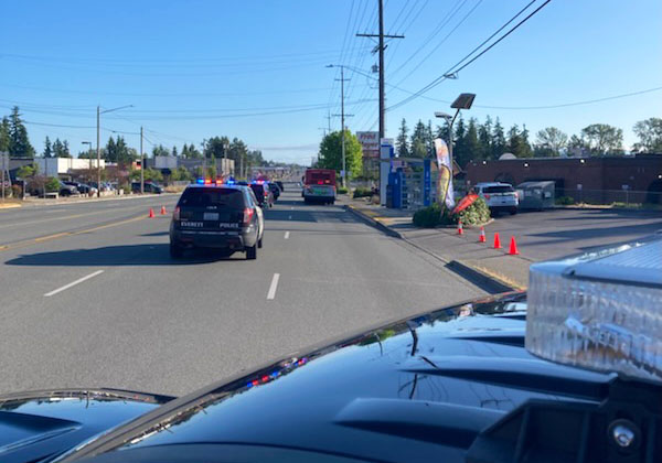 MyEverettNews's tweet photo. Bus Hits Pedestrian on Evergreen Way: https://t.co/c7oWL8sDmI #everetttransit #bus #jaywalking #evergreenway #everett https://t.co/E2dSjuk5Z9