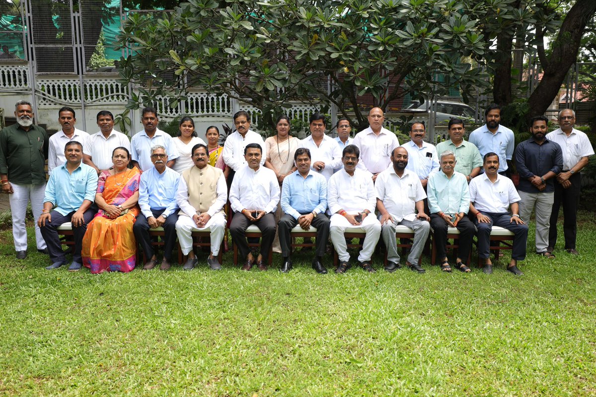 Vinay Tendulkar ( Modi Ka Parivar) (@tendulkarbjp) on Twitter photo Joined the delegation of newly appointed <a href="/BJP4Goa/">BJP Goa</a> office bearers led by State President Shri <a href="/DamuNaik/">Damodar (Damu) G. Naik</a> Ji, who called on Hon CM <a href="/DrPramodPSawant/">Dr. Pramod Sawant</a> Ji. Union Minister Shri <a href="/shripadynaik/">Shripad Y. Naik</a> Ji, MP Shri <a href="/ShetSadanand/">SADANAND SHET TANAVADE</a> Ji, <a href="/BabuKavlekar/">Chandrakant Babu Kavlekar</a> Ji, <a href="/sidkuks/">Sidharth Kuncalienker</a> Ji and other were also present. Joined the delegation of newly appointed <a href="/BJP4Goa/">BJP Goa</a> office bearers led by State President Shri <a href="/DamuNaik/">Damodar (Damu) G. Naik</a> Ji, who called on Hon CM <a href="/DrPramodPSawant/">Dr. Pramod Sawant</a> Ji. Union Minister Shri <a href="/shripadynaik/">Shripad Y. Naik</a> Ji, MP Shri <a href="/ShetSadanand/">SADANAND SHET TANAVADE</a> Ji, <a href="/BabuKavlekar/">Chandrakant Babu Kavlekar</a> Ji, <a href="/sidkuks/">Sidharth Kuncalienker</a> Ji and other were also present.