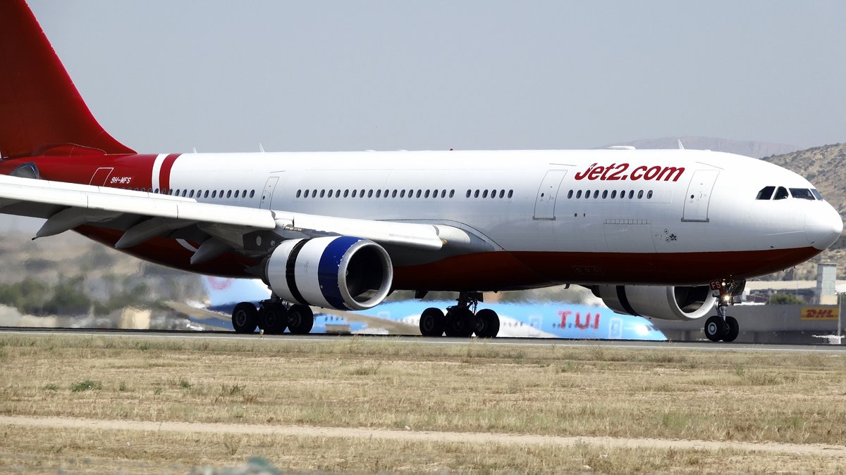 Espectacular 😍 Airbus A330 <a href="/jet2tweets/">Jet2tweets</a>  (9H-WFS) ayer @alcspotters @aerovlc <a href="/VLCspotters/">VLCspotters ✈️</a> <a href="/VLCmovements/">VLCmovements</a> <a href="/TORRECILLA13/">JARTA_PHOTO</a> <a href="/ertiodelatiza/">Francisco Bonilla Torres</a> <a href="/ormevictor1/">Victor</a> @flightvlc <a href="/LpezPeinado/">Pedro López Peinado</a> <a href="/SpottingAlc/">Spotting ALC</a>  <a href="/alberto_levc/">Alb</a> @ebusitano <a href="/Cristian_ALC/">Cristian_ALC 🇪🇸🚁🛩️✈️</a> #avgeek #aviation #aviationlovers
youtu.be/mKiaxuFcYjk