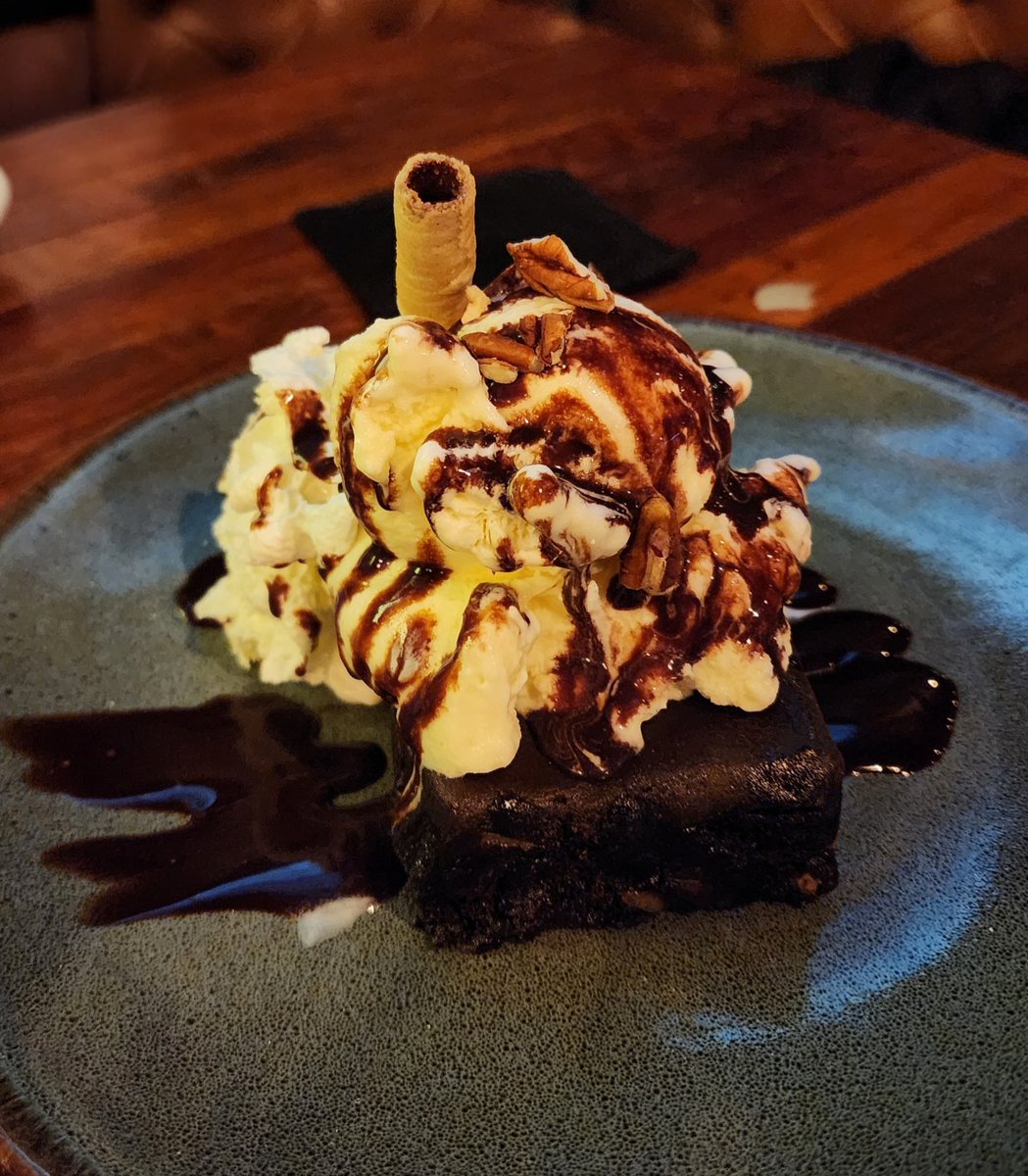 victorcervera's tweet photo. Con la lluvia se antoja una buena cena, postre y unos drinks.
#fiesta #drinkstime #drinks #sábado #socializando https://t.co/5g7HZRpipn