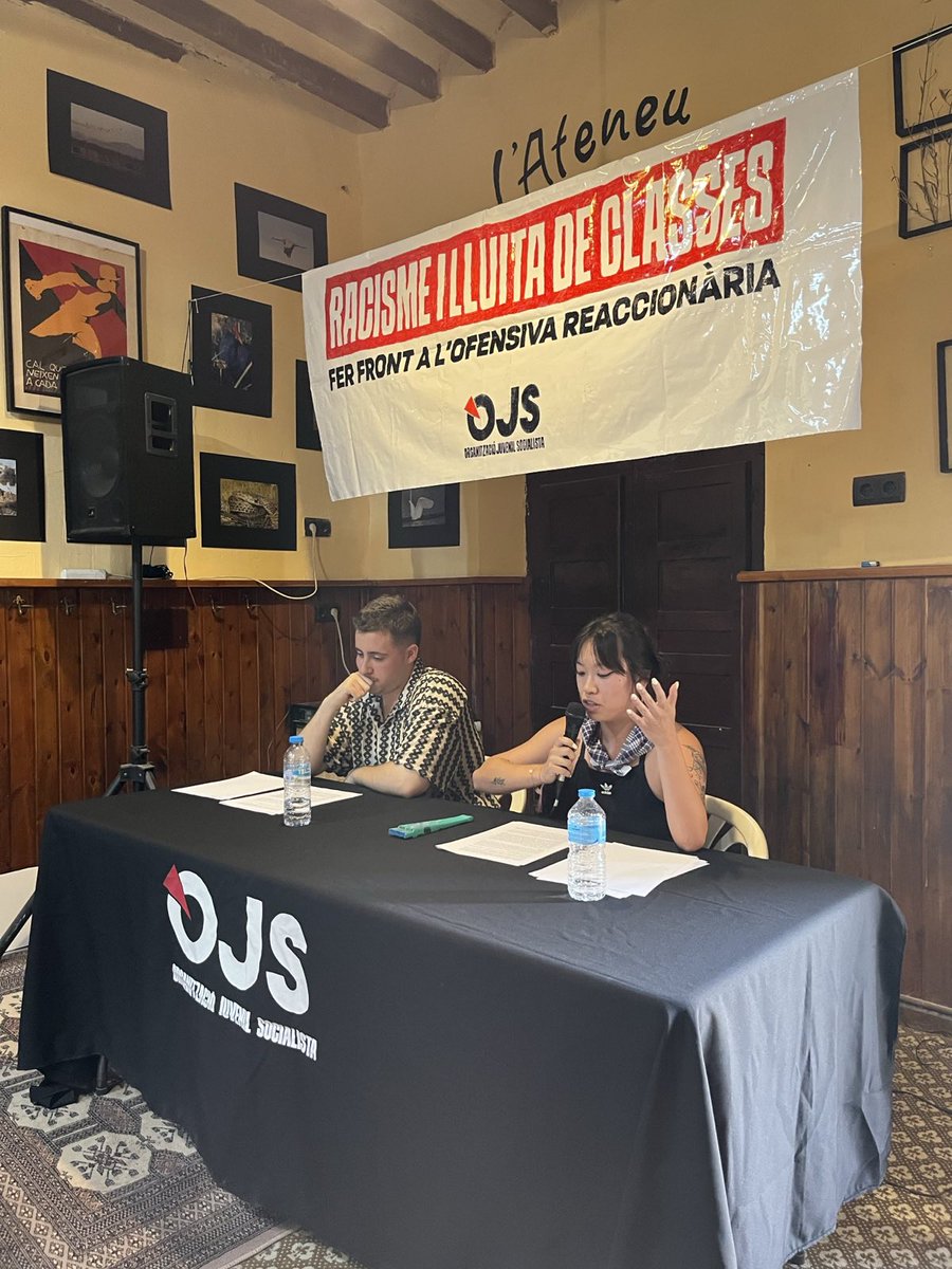 OJS_PV's tweet image. 📸 | Ahir vam estar a Crevillent parlant sobre com el racisme opera en la societat capitalista i el posicionament d'una organització revolucionària davant aquest.
Expandim les tesis socialistes per tot arreu! 🚩