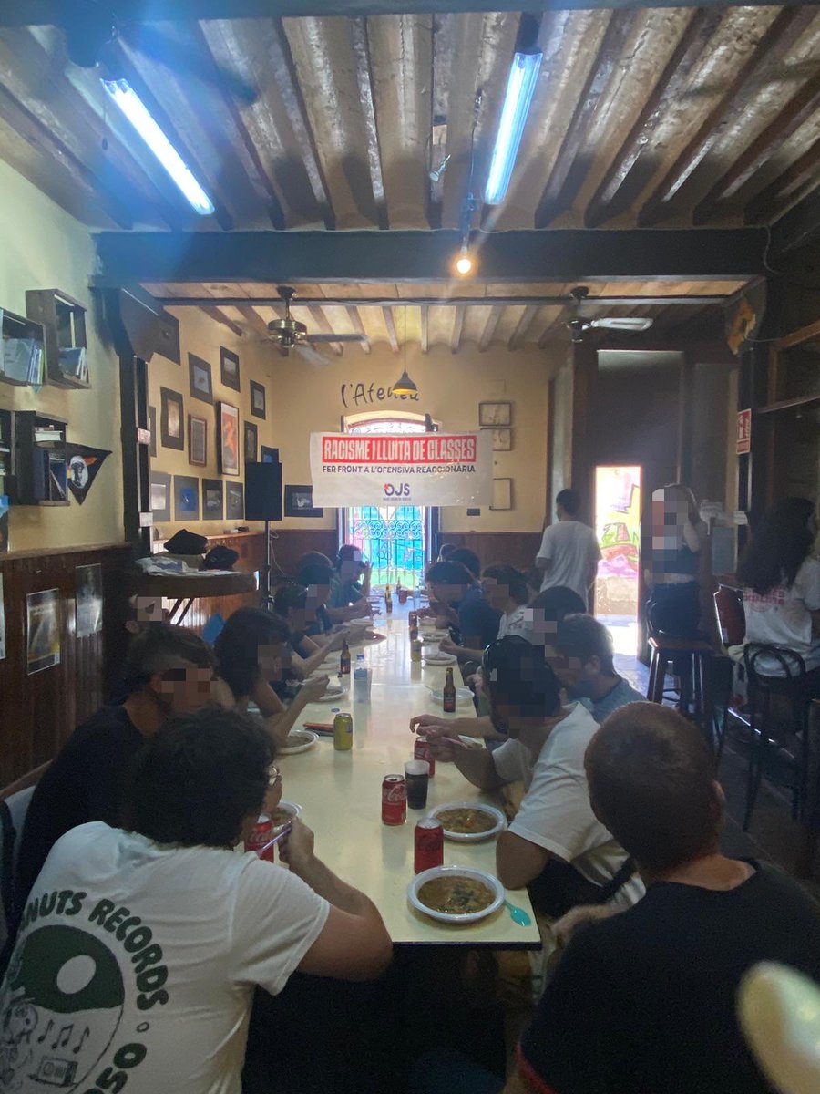 OJS_PV's tweet image. 📸 | Ahir vam estar a Crevillent parlant sobre com el racisme opera en la societat capitalista i el posicionament d'una organització revolucionària davant aquest.
Expandim les tesis socialistes per tot arreu! 🚩
