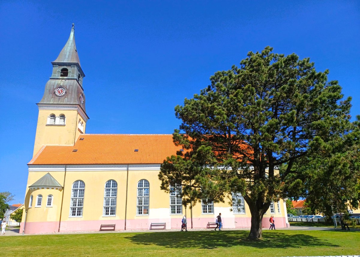 pac1610's tweet photo. A few more shots of the very beautiful #SkagenChurch! @ThePhotoHour #SundayYellow #Denmark #beautifulchurches💛⛪️💙⛪️💛 https://t.co/RbslJf4yfP