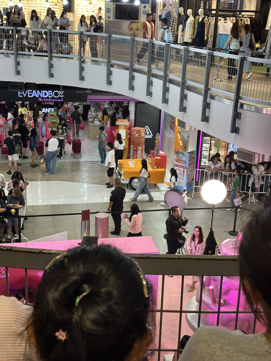 namfon_nat's tweet photo. มารอน้องปังแล้วคับบ (แต่น่าจะไม่เห็น😥🥺)

3CE X POND

#3CEGlazyDelightxPOND
 
#ppnaravit #GLAZYLIPGLOW #eb3CE #3CETH https://t.co/QIuRCrhfTC