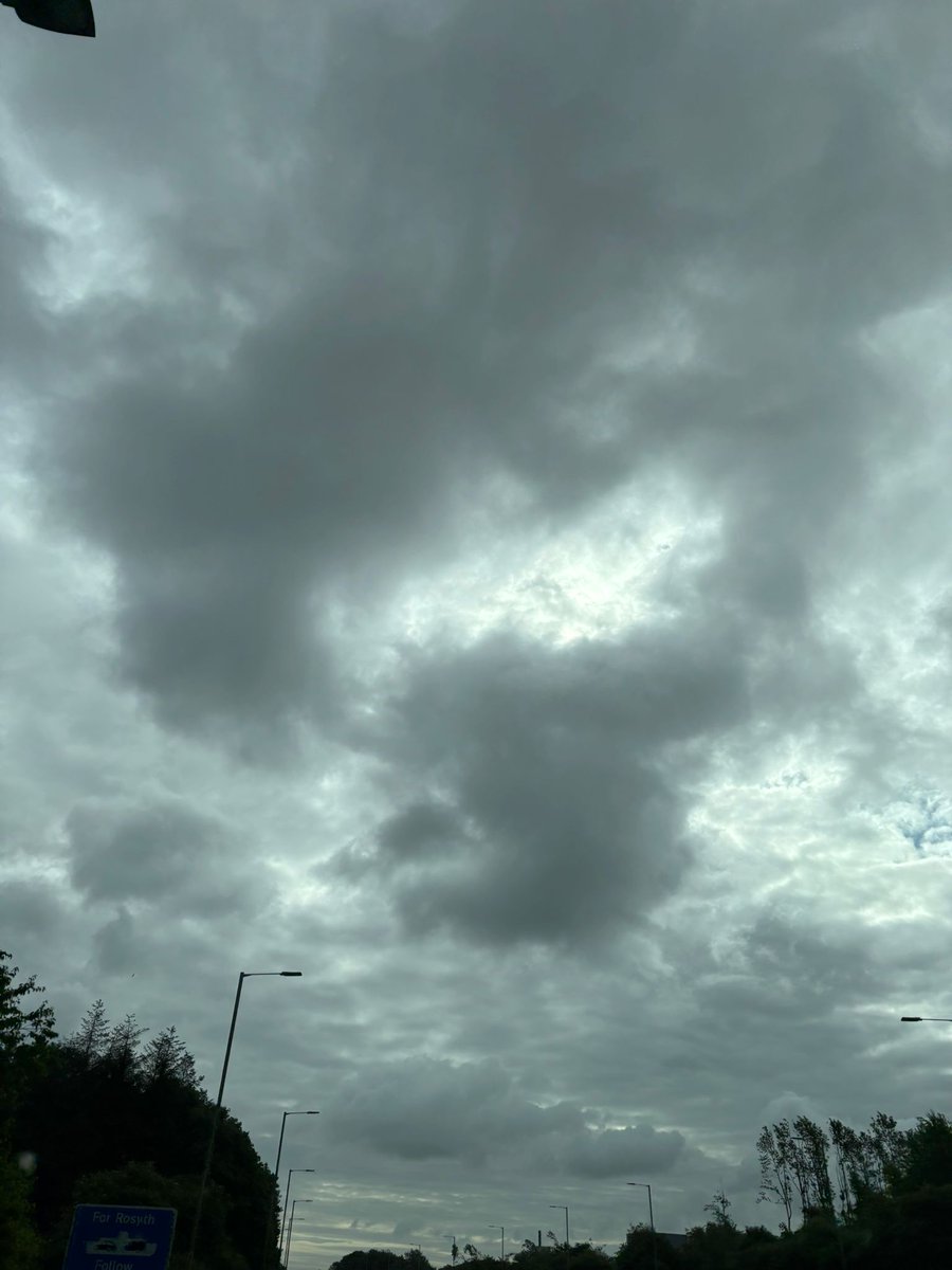 JKing55378907's tweet image. The drive from Glasgow to Edinburgh this morning,not one break in clouds the whole way.