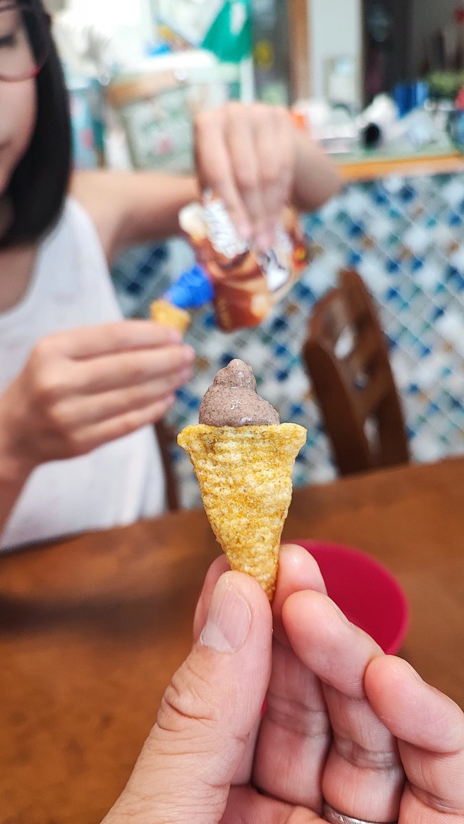 クーリッシュとトンガリコーンでミニソフトクリームパーティが始まった！
夢中で作って食べる娘達笑