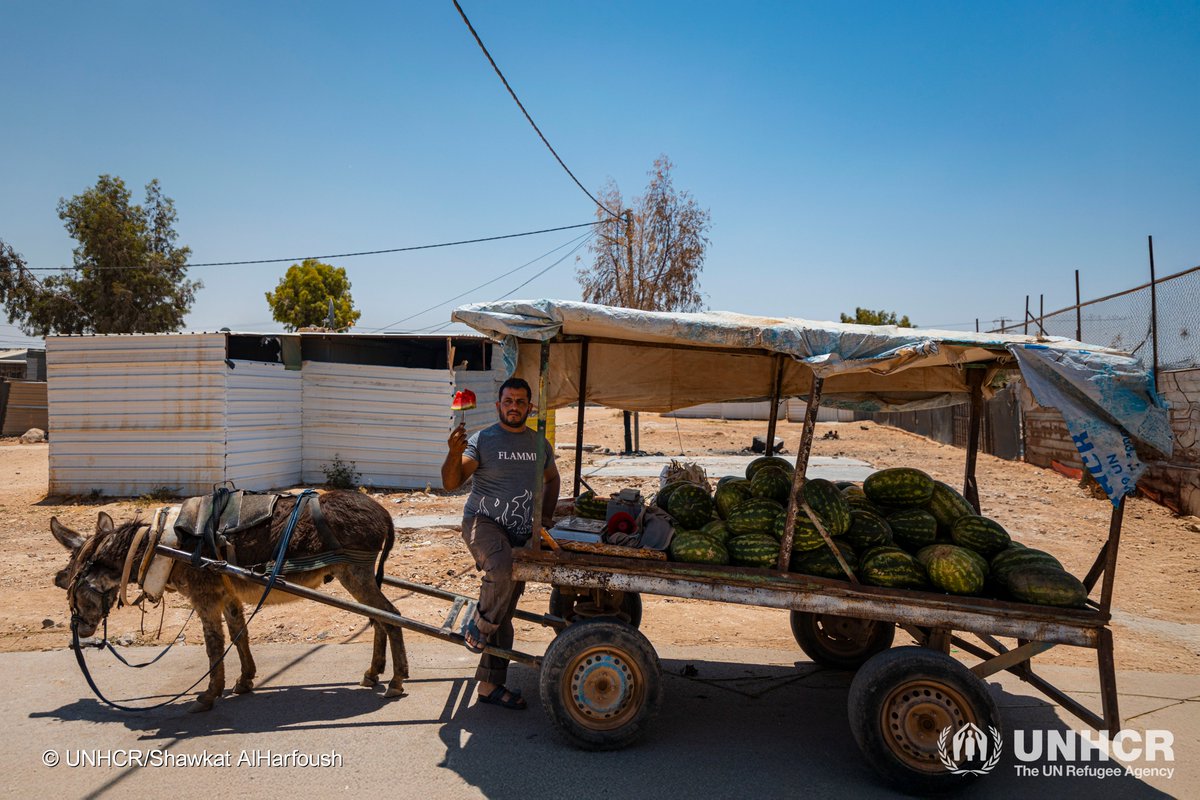 ZaatariCamp's tweet image. Every summer, Ahmad, a 33-year-old Syrian refugee, sells 🍉 from his donkey cart.
"Kids light up when they see it. Watermelon brings joy and hydration in the desert heat." 🍉😄 he said.
#Zaatari_camp.