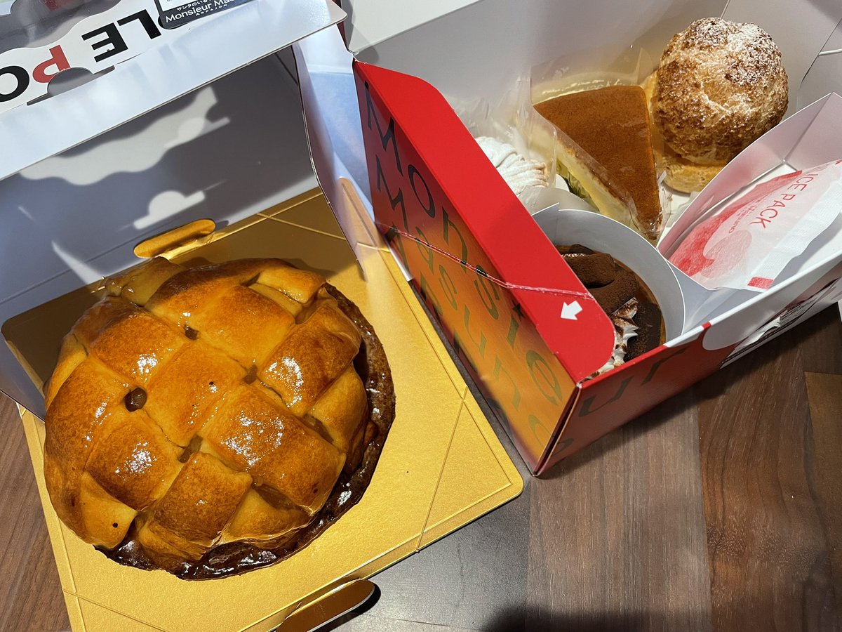 噂のアップルポテトを買いにアルパジョンさんへ。特別価格嬉しいな✨
Merci, monsieur!😋
結局目移りして大量購入の巻
#ムッシュマスノアルパジョン