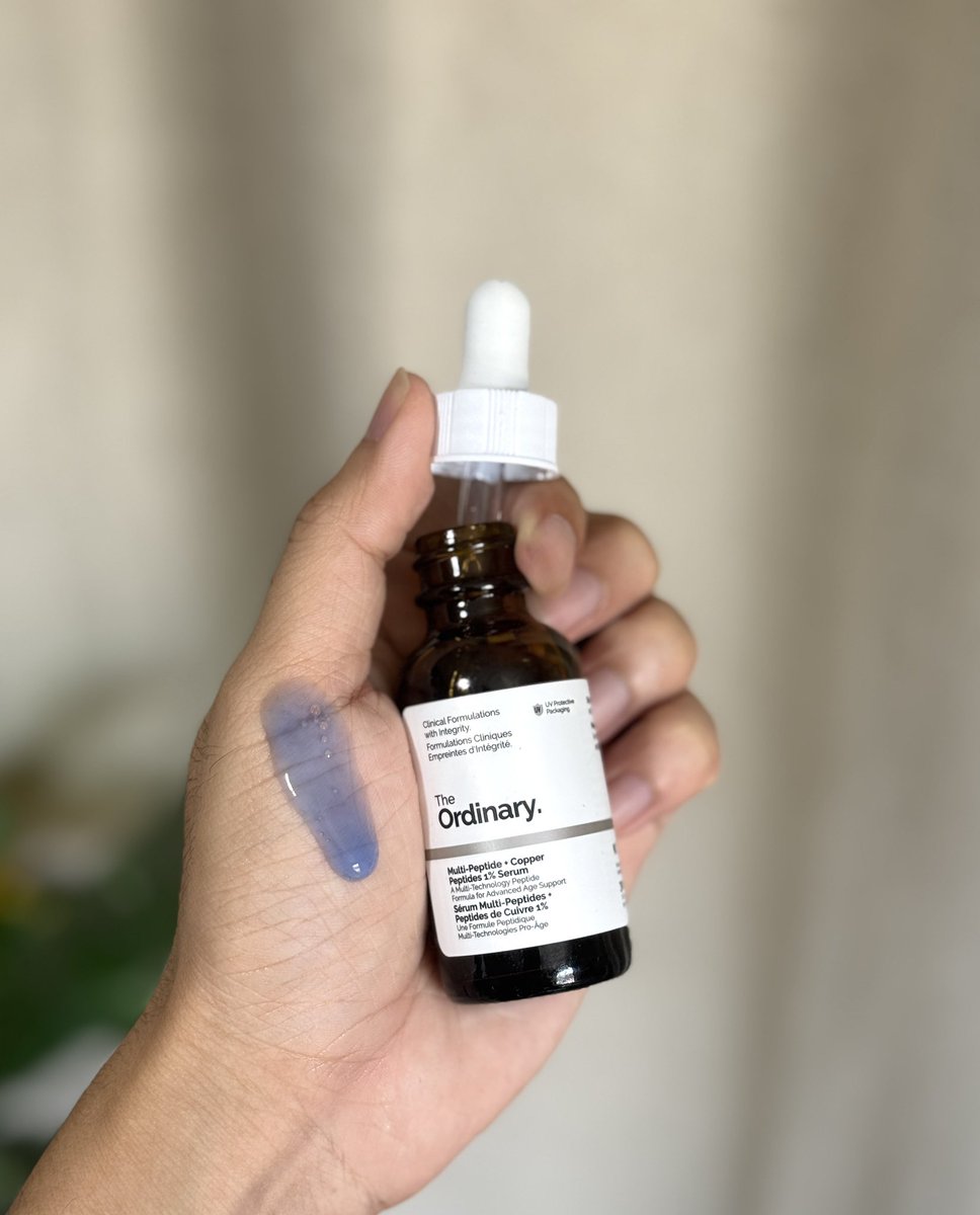 ดูสีซะก่อน แค่นี้ก็น่ามากแล้ว...

ตัวนี้ราคาโดดขึ้นมาจากเพื่อนขวดอื่นมาก แต่เข้าใจเลยว่าทำไม เพราะสาร เทคโนโลยี เปปไทด์ถึง 5 ชนิด ช่วยต้านและลดสัญญาณแห่งวัย ทั้งริ้วรอย หย่อนคล้อย จุดด่างดำ และผิวไม่เรียบเนียน เนื้อคือดี ซึมไวใช้ได้ทุกวันขจัด Oxidants ได้แบบเทพๆ