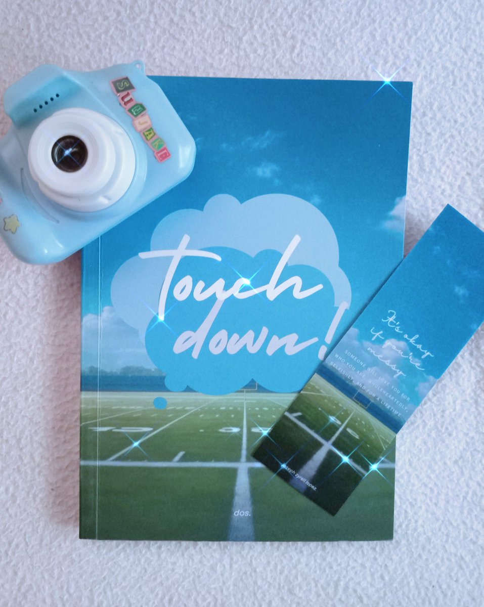 sunjakelove's tweet photo. 💌 : @doscribbles
i’m sorry it took me a while before posting this. tysm for bringing jos, khai, and siah to life. they mean a lot to me, and having this book in my hands somehow healed a part of me 🥺🌹
#TouchdownLanded #KhaiSiahZyTakesTheField #whathaffenjosiknowkhaisiahryt https://t.co/ttDRCk4gef