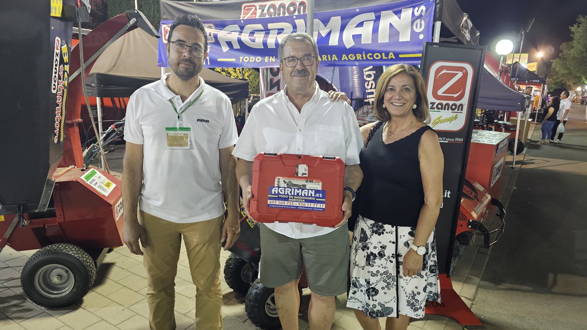 ¡Enhorabuena a José Álvarez García!

Fue el agraciado en el sorteo de unas tijeras de podar a batería, valoradas en más de 700 euros, celebrado a las once de la noche del sábado en el stand de Agriman en la 63ª Feria Nacional del Campo.