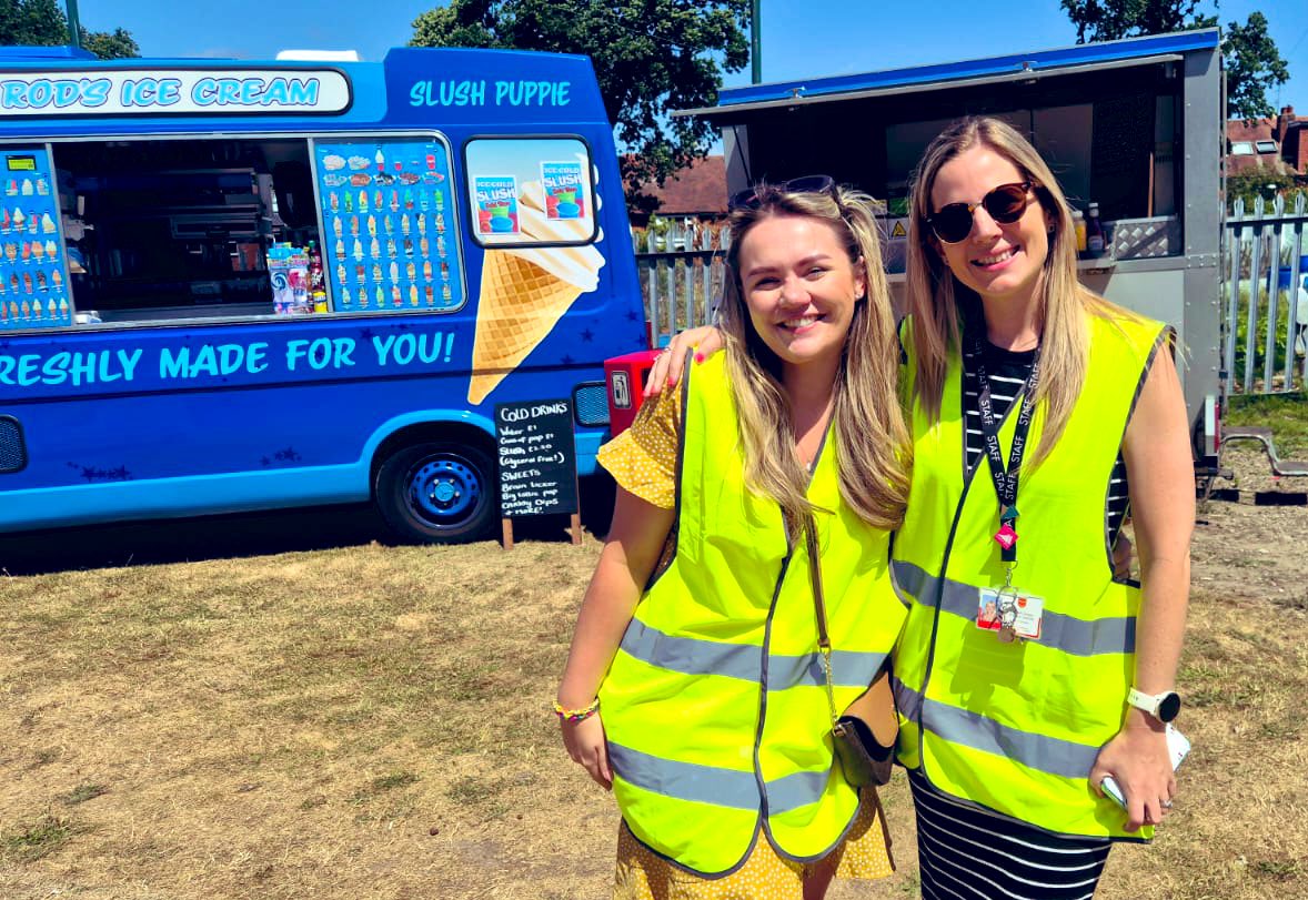 KinetonGreenPS's tweet image. Amazing to see so many of our Kineton Green community at our Summer Fayre. A huge thanks to the PTA, colleagues and governors for organising a great day ❤️ #ScalingNewHeights for our children, young people and communities #BeeKnees 🐝 @CEOSummitLT @cclarke_SLT @Mrs_ShipleyKG