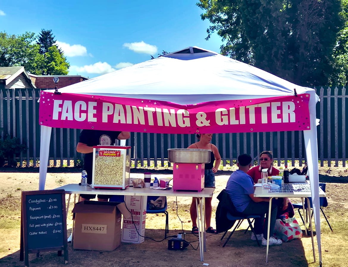 KinetonGreenPS's tweet image. Amazing to see so many of our Kineton Green community at our Summer Fayre. A huge thanks to the PTA, colleagues and governors for organising a great day ❤️ #ScalingNewHeights for our children, young people and communities #BeeKnees 🐝 @CEOSummitLT @cclarke_SLT @Mrs_ShipleyKG