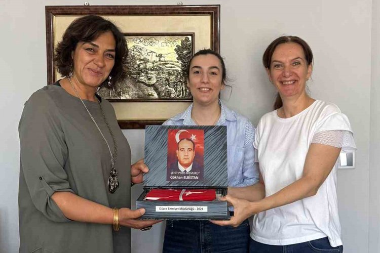mildefin's tweet image. Şehit kızına sürpriz doğum günü
Şehit Polis memuru Gökhan Elbistan’ın kızı Ele Elbistan’a sürpriz doğum günü düzenlendi.
mildefin.com/savunma-gundem…
#DüzcePolisEşleriDerneği #POLED
#POLEDDüzceŞubeBaşkanıŞuleErgüder #şehitkızı #ŞehitPolismemuruGökhanElbistan
#sürprizdoğumgünü
