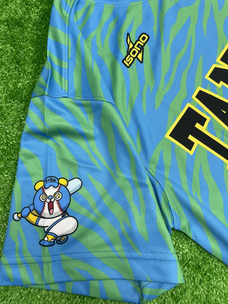 isonoundouguten's tweet image. ナショナルフラッグをモチーフにタンザニア女子ソフトのユニフォームを仕上げました。左袖にはバンチョウを忍ばせてアフリカデビュー。

#タンザニア
#世界のイソノ