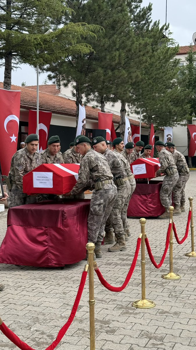 Şehrimizde yaşanan elim trafik kazasında hayatını kaybeden kahraman Özel Hareket polislerimize Allah’tan rahmet diliyorum. Milletimizin başı sağolsun 🙏🏻