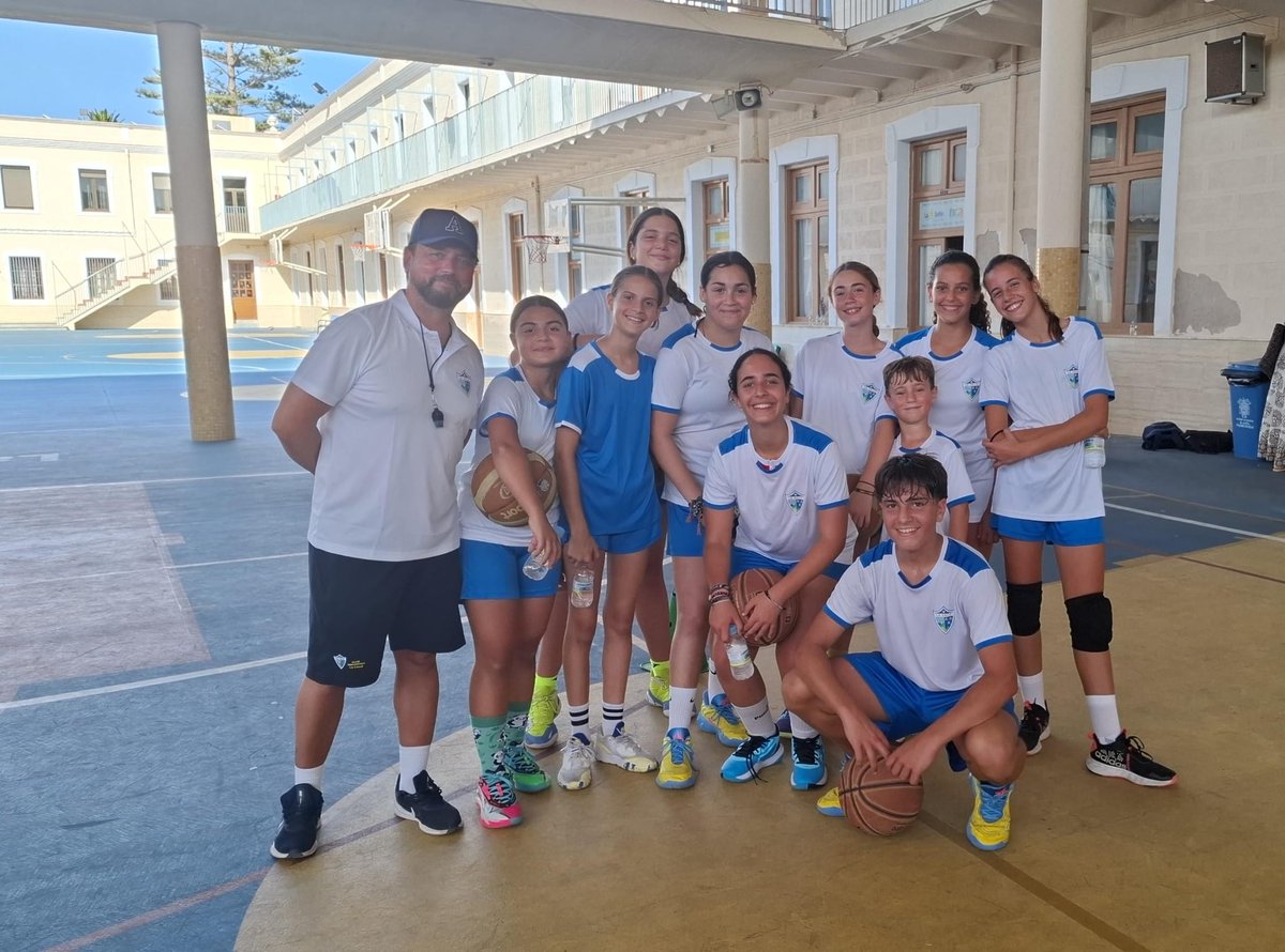 Onda Cero Melilla (@ondaceromelilla) on Twitter photo Cerca de 40 alumnos han participado en la octava edición del Campus de Tecnificación de Baloncesto ‘Hermano Valentín’, organizado por <a href="/ClubSalle/">Melilla Ciudad del Deporte CD La Salle</a>
facebook.com/onda.ceromelil… Cerca de 40 alumnos han participado en la octava edición del Campus de Tecnificación de Baloncesto ‘Hermano Valentín’, organizado por <a href="/ClubSalle/">Melilla Ciudad del Deporte CD La Salle</a>
facebook.com/onda.ceromelil…