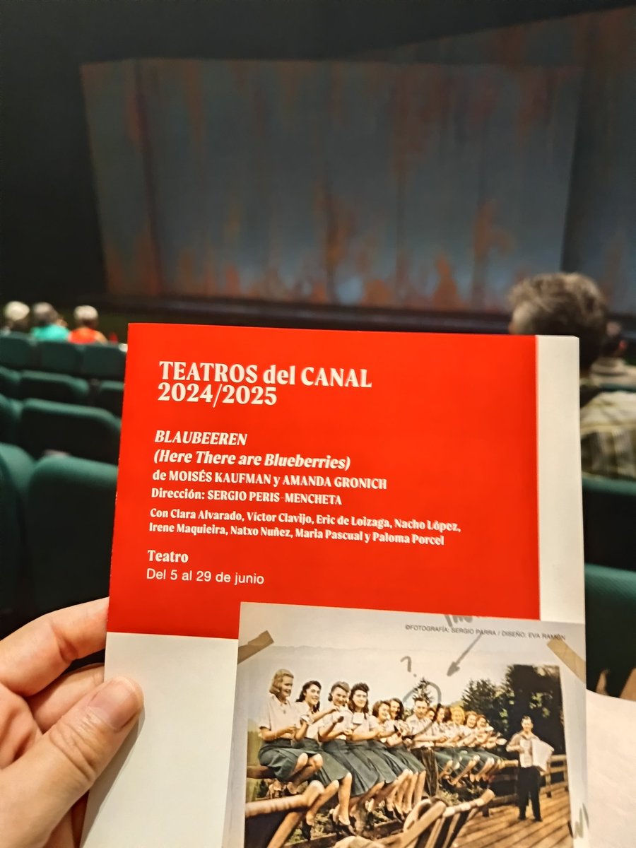 Maria 🧡 (@mariaobieta8) on Twitter photo Hoy es la última función de "Blaubeeren" en los <a href="/TeatrosCanal/">Teatros del Canal ▪️ Comunidad de Madrid</a> y después empezarán gira. Solo vengo a decir que nadie debería perderse esta obra documental, no solo por el increíble montaje y maravilloso equipo que tienen, sino por el mensaje tan esencial que transmite. Hoy es la última función de "Blaubeeren" en los <a href="/TeatrosCanal/">Teatros del Canal ▪️ Comunidad de Madrid</a> y después empezarán gira. Solo vengo a decir que nadie debería perderse esta obra documental, no solo por el increíble montaje y maravilloso equipo que tienen, sino por el mensaje tan esencial que transmite.
