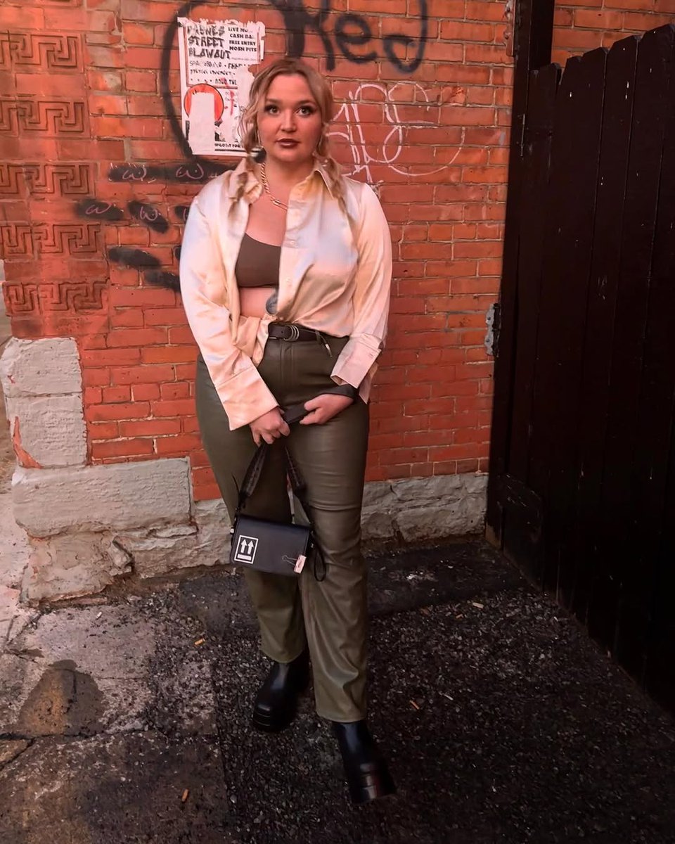 Angela_Defea11's tweet image. omw to billy club! second pic if u need directions🤭