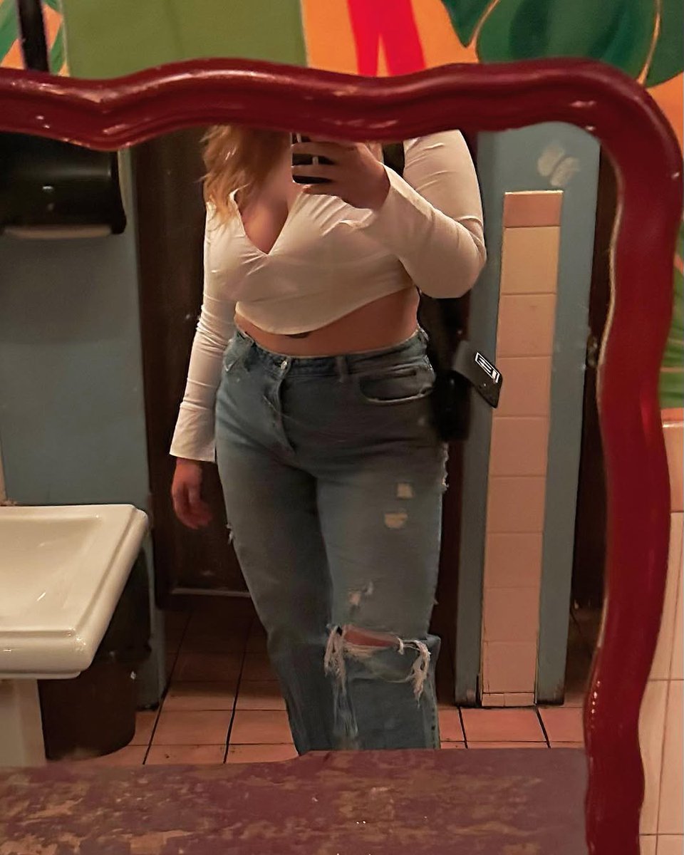 Angela_Defea11's tweet image. omw to billy club! second pic if u need directions🤭