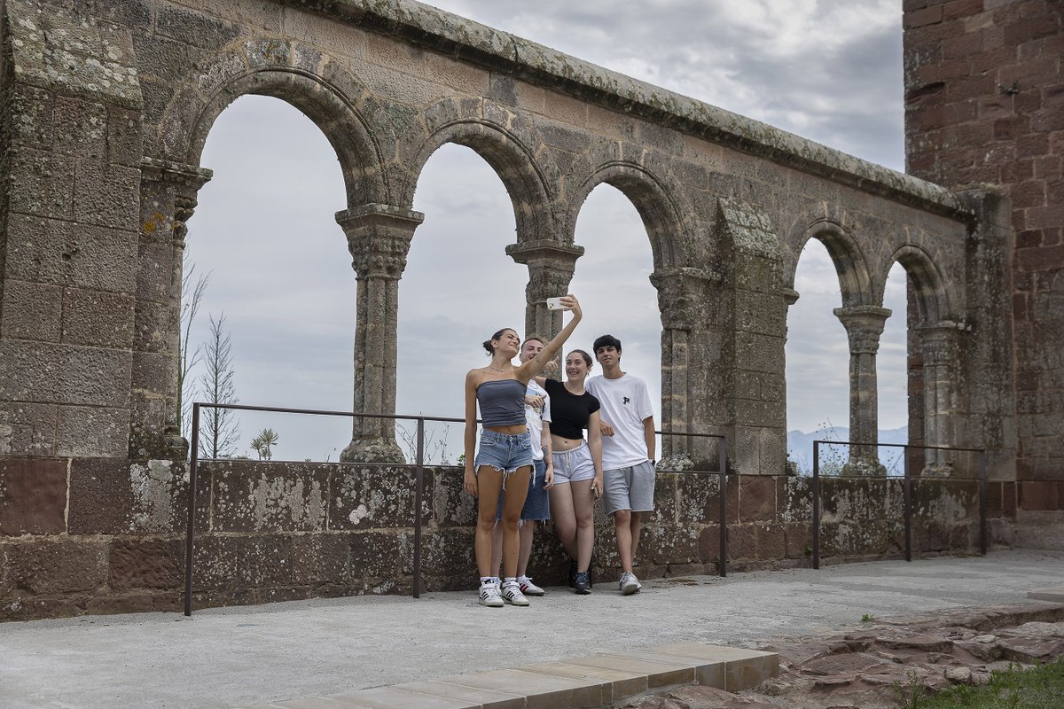 patrimonigencat's tweet image. 👀 Aquest estiu, patrimonieja als monuments @gencat! 

Visites guiades 👇
📍Cartoixa d'Escaladei
📍Castell de Miravet
📍Castell monestir d'Escornalbou
📍Molí d'Espígol
📍St. Pere de Rodes
📍Reial Monestir de Stes. Creus

Reserva la teva visita!
👉 gen.cat/45Lbu38