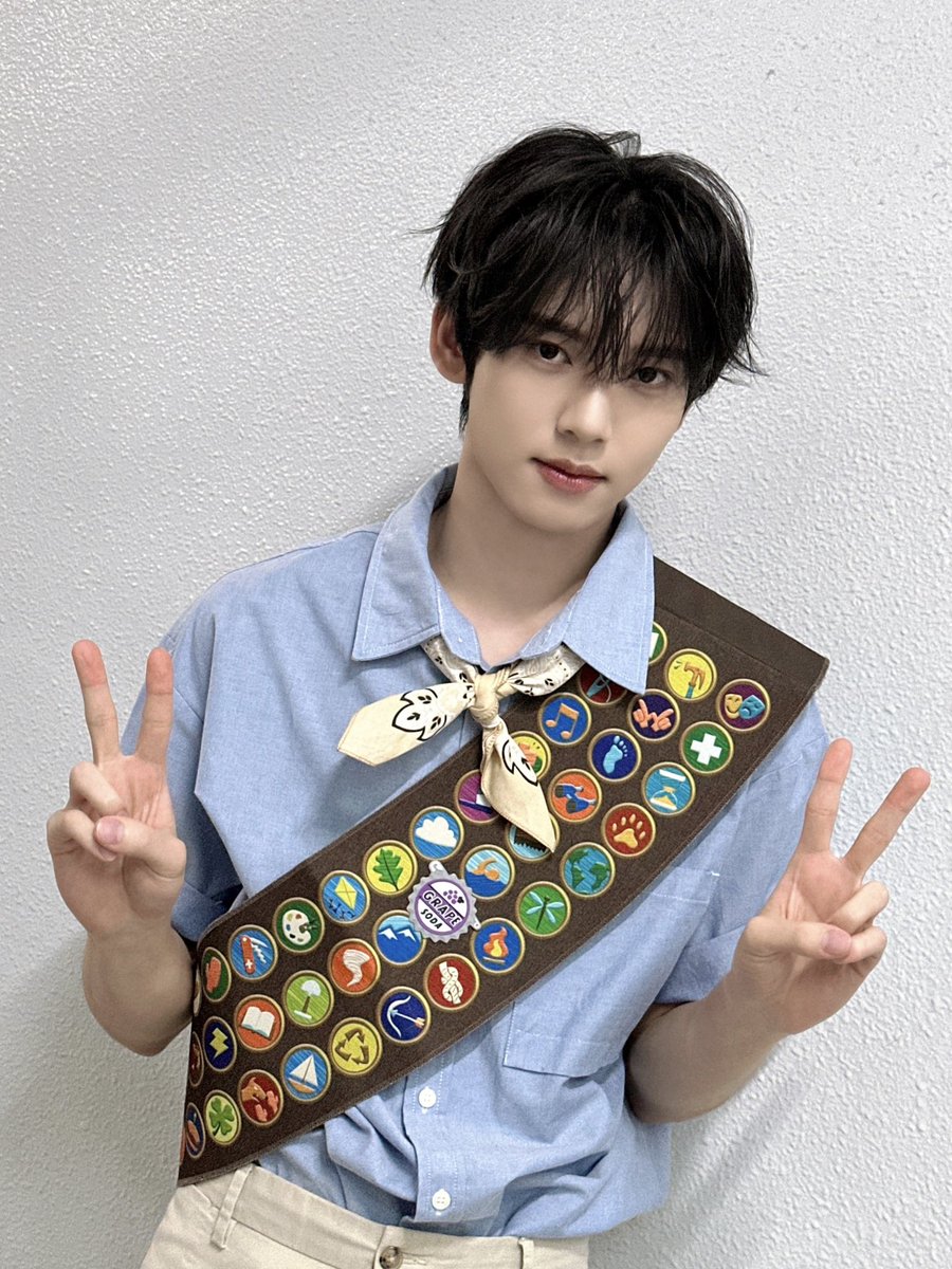 ZB1_official's tweet image. _𝗭𝗘𝗥𝗢𝗙𝗢𝗖𝗨𝗦

뽀돌MC 따라 떠나는 여름 캠프🏕️
대장님 미모에 제로즈는 이미 더위 퇴치 완료🧊❄️

#ZEROBASEONE #ZB1 #제로베이스원
#HANYUJIN #한유진