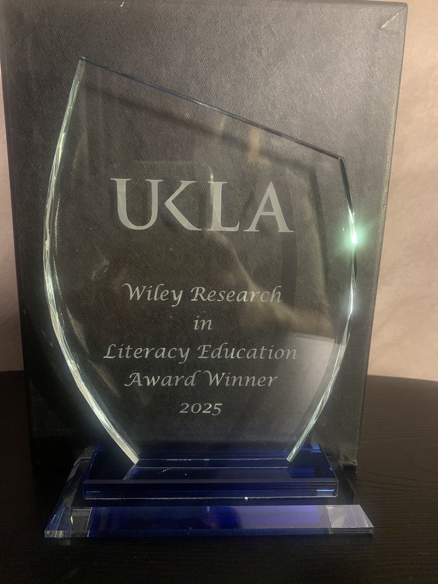 About last night…
Hugely grateful to <a href="/The_UKLA/">UKLA</a> panels for this recognition of The Balancing Act &amp; the Double Helix of Reading and Writing by <a href="/Dominic_Wyse/">Dominic Wyse</a> &amp; I. Being a member of the UKLA is hugely professionally nourishing &amp; to be recognised by them in particular means so much.