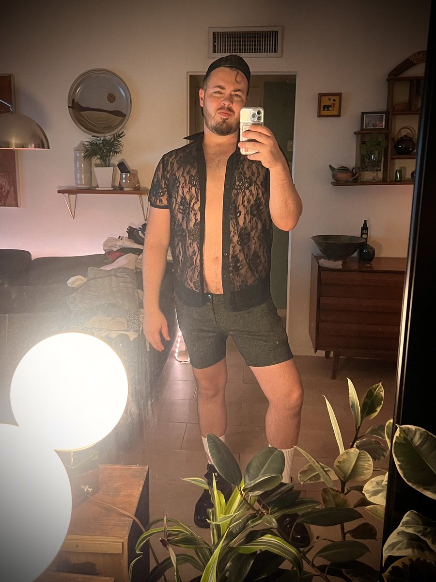 jakhart2's tweet photo. In the summers, the lace comes out. https://t.co/nV60boKjut