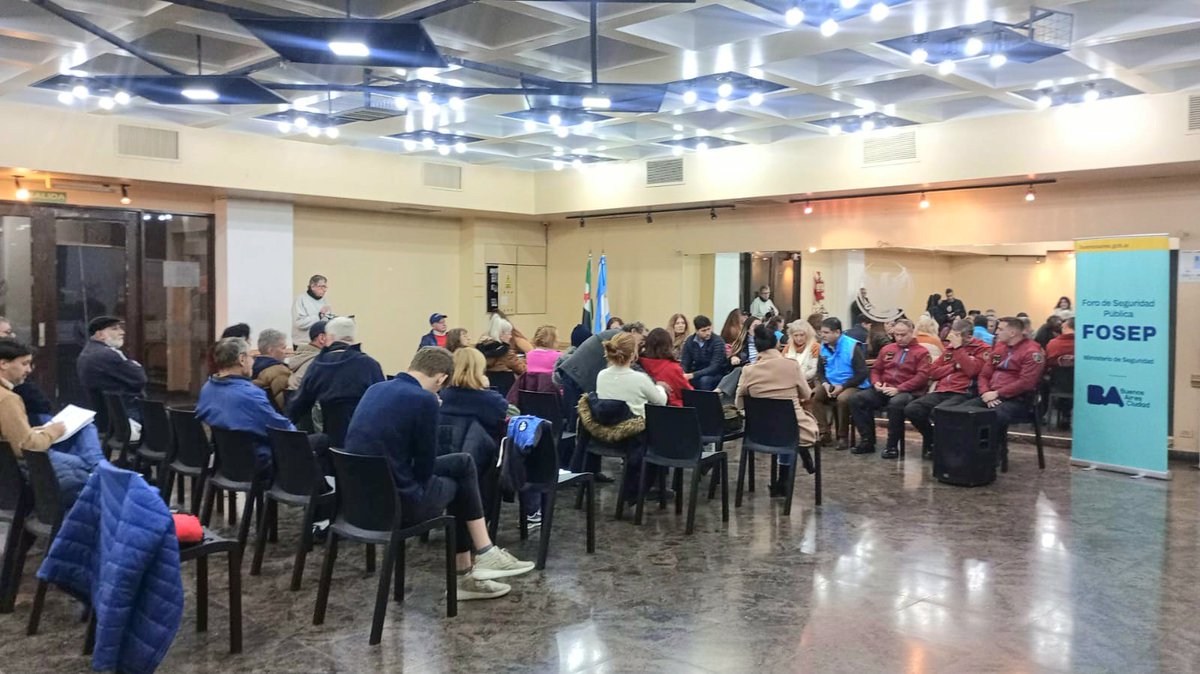 Foro de Seguridad Pública, Comuna 3
 27 funcionarios y 20 vecinos: cuando no se cumplen los objetivos la participación ciudadana se apaga

El 25 de junio se llevó a cabo el primero de los tres encuentros que debería organizar este año el Ministerio de Seguridad de la Ciudad,