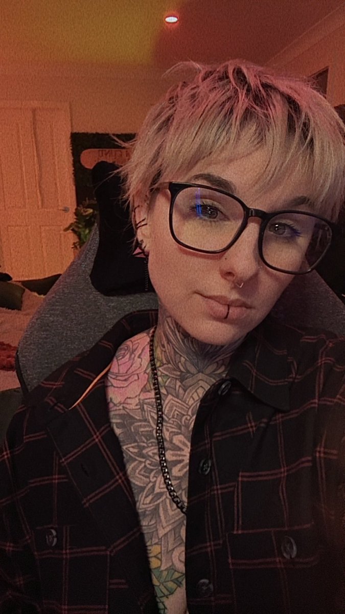 Live on twitch for a little while 💕