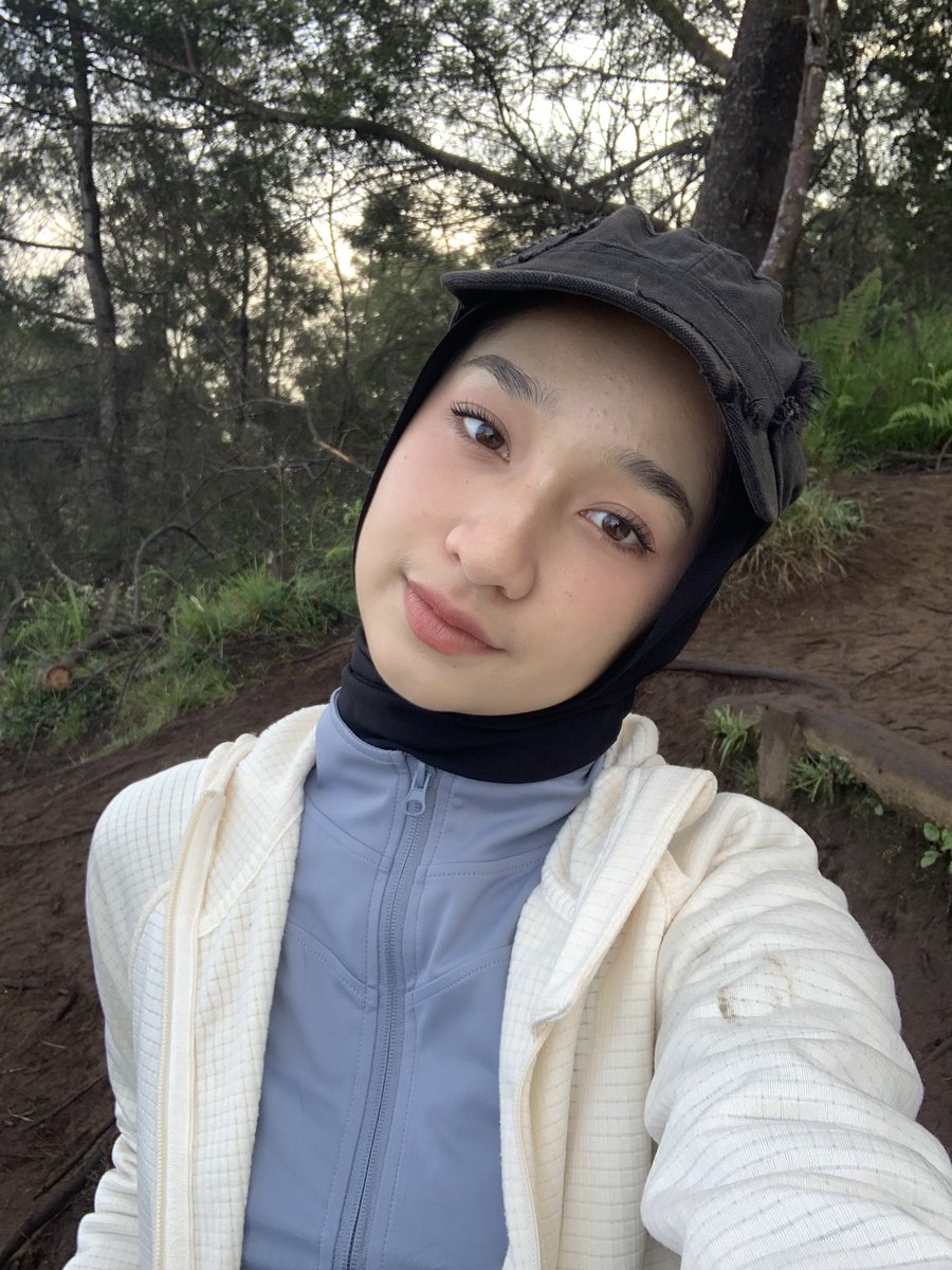unajaee's tweet photo. 😆⛰️🌳🐾 https://t.co/fNLAlrMR2w