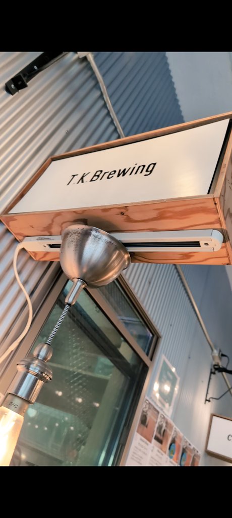 tsukasa_hamu's tweet photo. #TKBrewing
nitroアメスタベリー。スタウトなのに芳しくベリー感が漂うのは、使用したブラックベリーによるもの( ゚∀゚ 🫐マジ?味わいの骨格はホップの苦味の効きで際立つ深煎り珈琲のような苦味や渋味を含んだ焙煎麦(*´ω`*〜ホー☕それをナイトロ仕様とベリーが優しく包み込み(*^^*柔らか♡ https://t.co/Sh1bbI6cwp