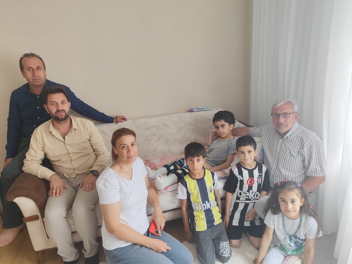 Ömer Karahan (@omerkarahan1964) on Twitter photo İlçe Bşk. Yard. Canip Atmaca’nın kıymetli yeğeni Muhammed Ali’yi, geçirdiği zorlu ameliyat sonrası evinde ziyaret ettik. Kıymetli evladımıza acil şifalar diliyoruz.
Ziyaretimize yönetim kurulu üyelerimiz Engin Mengi ve Serpil Sak da eşlik etti. İlçe Bşk. Yard. Canip Atmaca’nın kıymetli yeğeni Muhammed Ali’yi, geçirdiği zorlu ameliyat sonrası evinde ziyaret ettik. Kıymetli evladımıza acil şifalar diliyoruz.
Ziyaretimize yönetim kurulu üyelerimiz Engin Mengi ve Serpil Sak da eşlik etti.