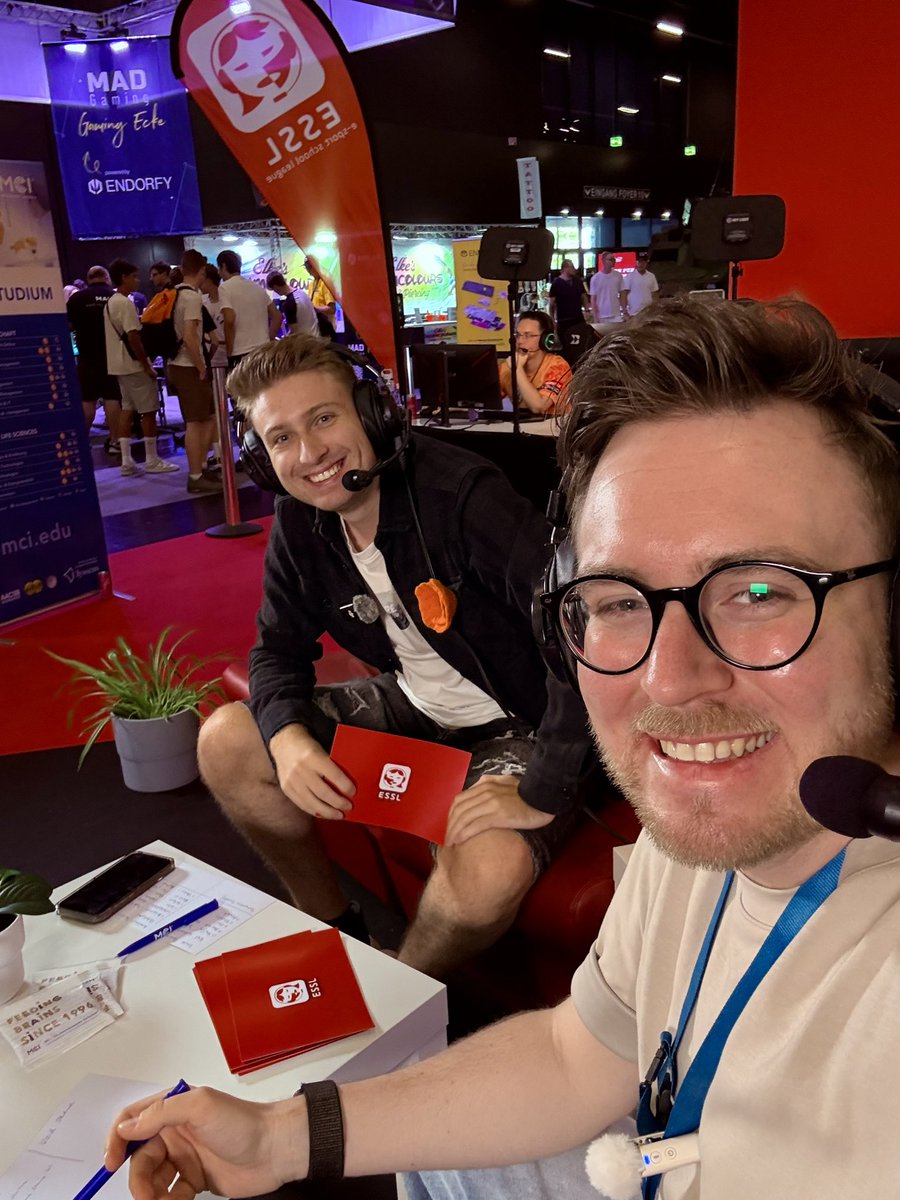 LAIPH

twitch.tv/esportschoolle…