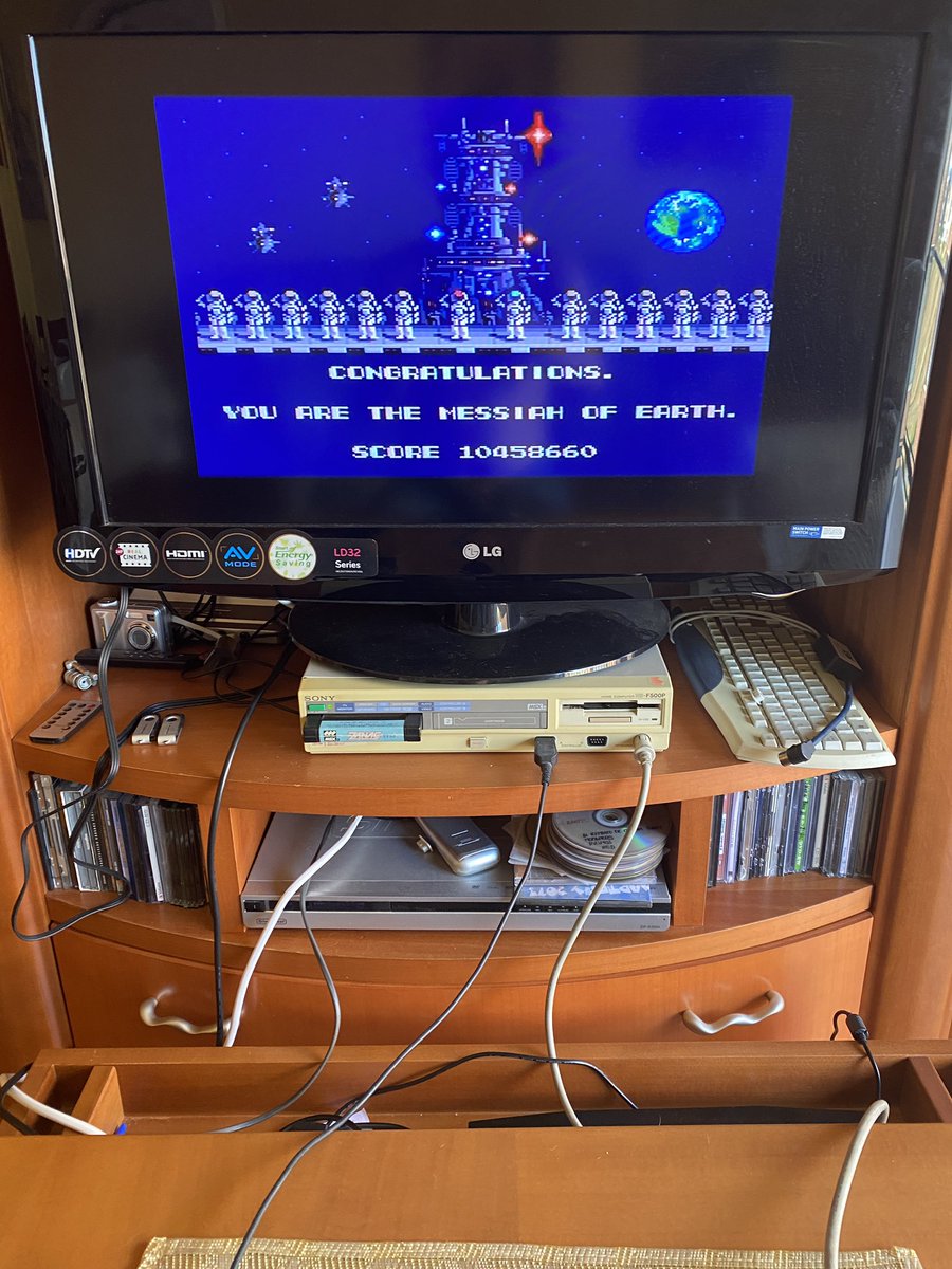 themsxlovers's tweet image. Hoy casi sin querer hemos terminado unos de los mejores Shooters verticales para MSX.
Zanac Ex (1986 Compile)
Buen nivel gráfico, vistoso, excelente jugabilidad y aunque más largo que un día sin Wifi (12 fases) hará las delicias de cualquier amante de los Shooters que se precie