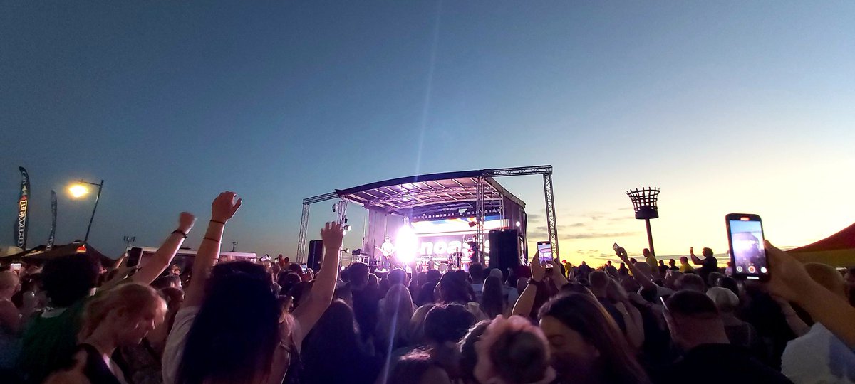 Cracking evening in Kings Lynn with <a href="/NoasisOfficial/">Noasis</a> smashing it out at Festival Too
Croaky voice this morning after lots of singing 🤣