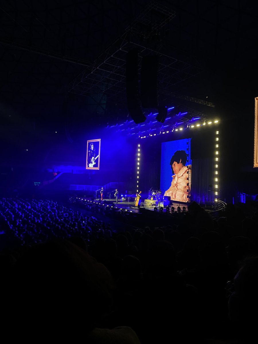 marttinspookY's tweet photo. increíble concierto, setlist perfecto y completo, de los conciertos a los que he ido de los tres, este fue el mejor.
la mejor banda chilena 🧄🧄
#laespadaylapared https://t.co/YESvxK78Hv