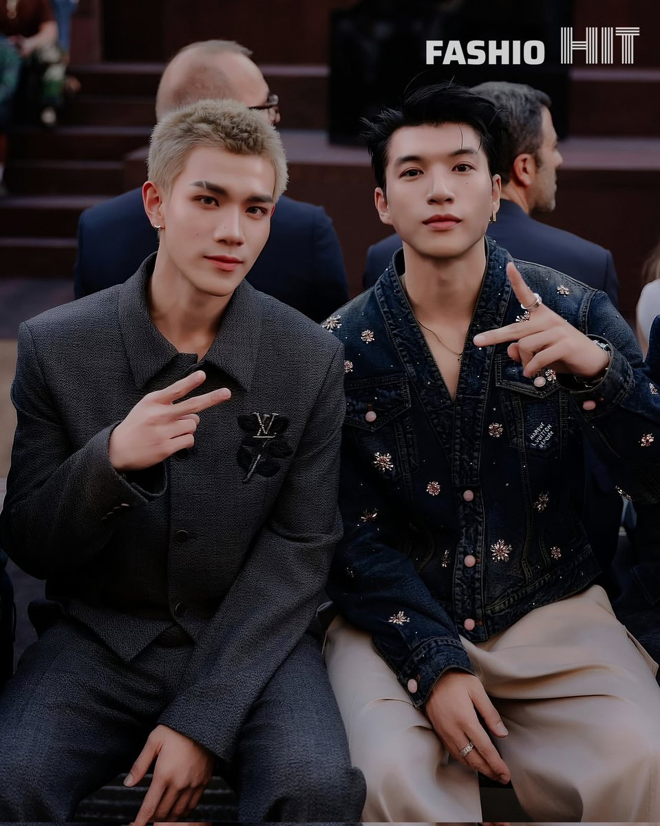fashiohit_'s tweet photo. FOURTH and HIEUTHUHAI at the Louis Vuitton Men’s SS26 show in Paris, the stylish duo served classic cool with effortless charm—posing for a moment that matched the energy of the runway.

#FashioHIT #Fourthnattawat #HIEUTHUHAIxLVMENSS26 #LouisVuitton #SS26 https://t.co/Crn6KdXsDV