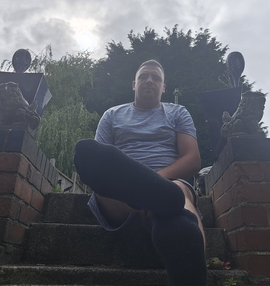 Could do we a footrest while i chill here for a bit were you sissys at #cashfag #cashmaster #footpig 
#spitpig #sockfag