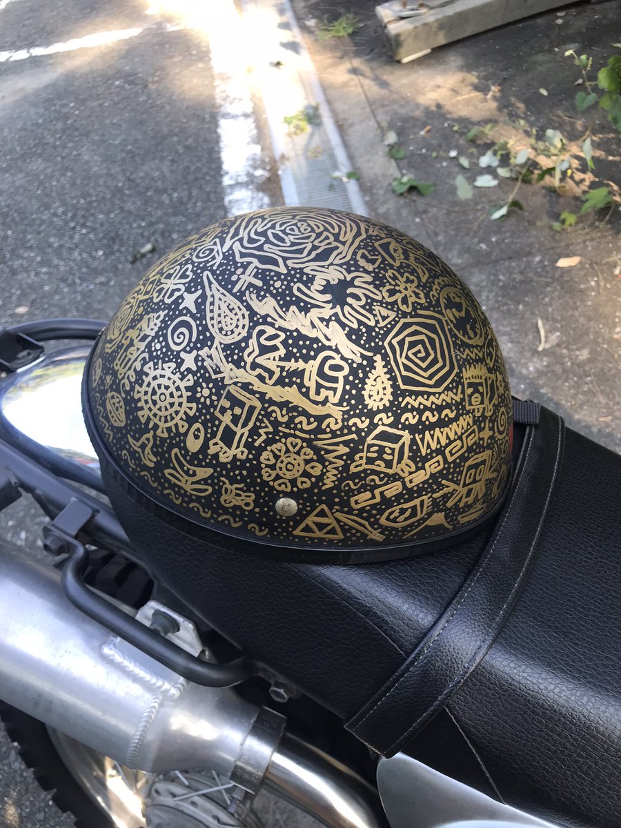 docro96's tweet photo. ヘルメット完成
今回のテーマは信号待ちでキッズが気付いて歓喜 https://t.co/zyPeRPSXXi