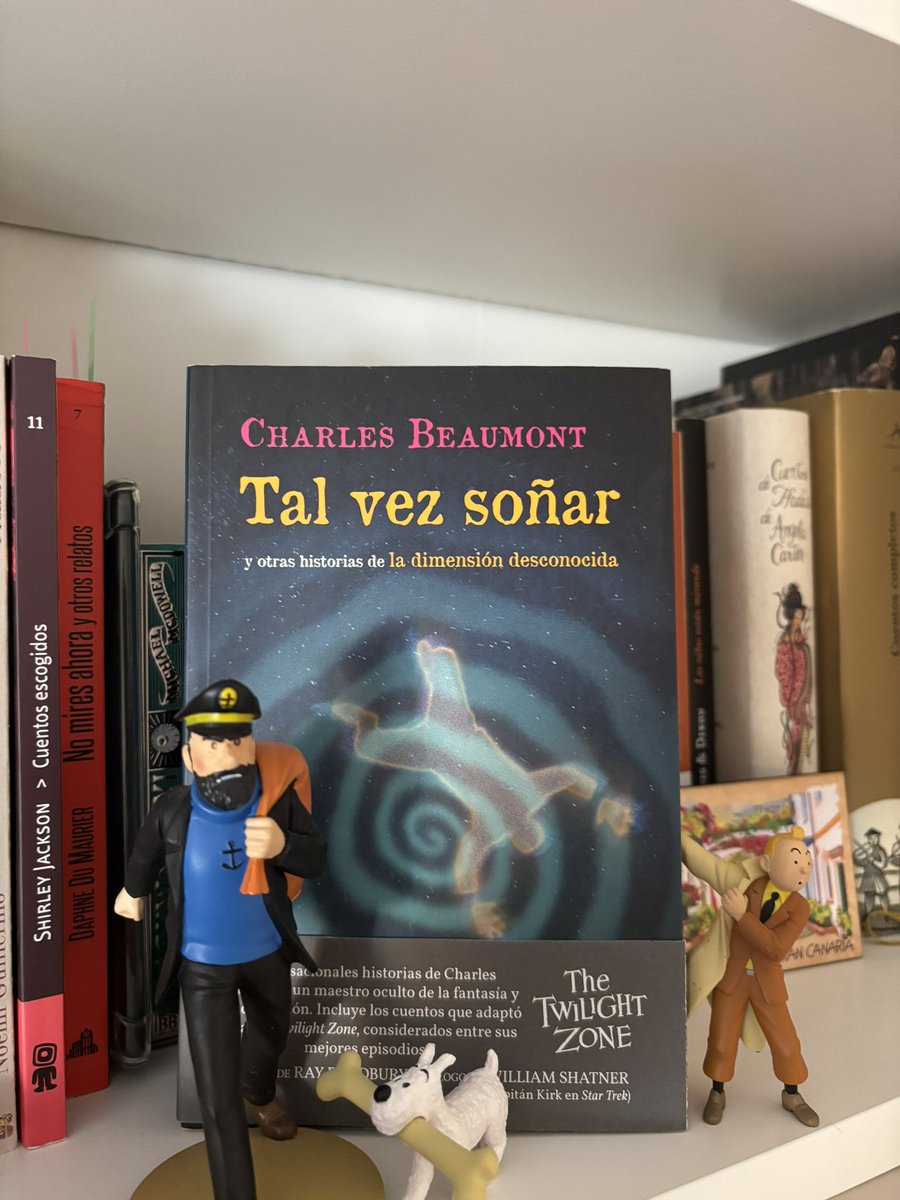 Gracias a mis amigos de <a href="/asterisco_grx/">El Asterisco Librería</a> he conseguido este volumen que recopila los relatos de Charles Beaumont, uno de los mejores guionistas de la mítica “The Twilight Zone”. Prólogo de Ray Bradbury. ¡Joya!
