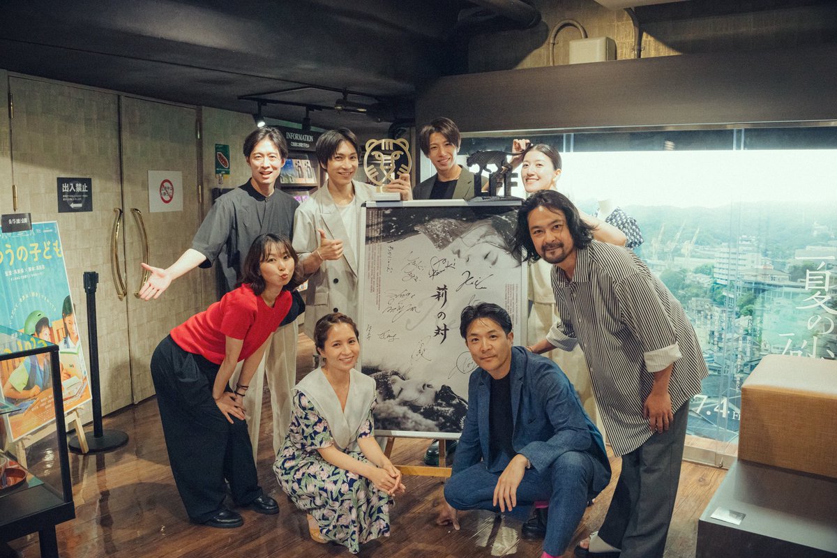 長編映画『莉の対』

一夜限りのリバイバル上映。
沢山のお客様に恵まれまして、私たちにとってとても幸せな時間となりました🎬

久しぶりにキャストの皆さんにも集まって頂き、大いに盛り上がりました✨

これからも『莉の対』は続いていきますので、引き続き応援頂きますようお願い致します！