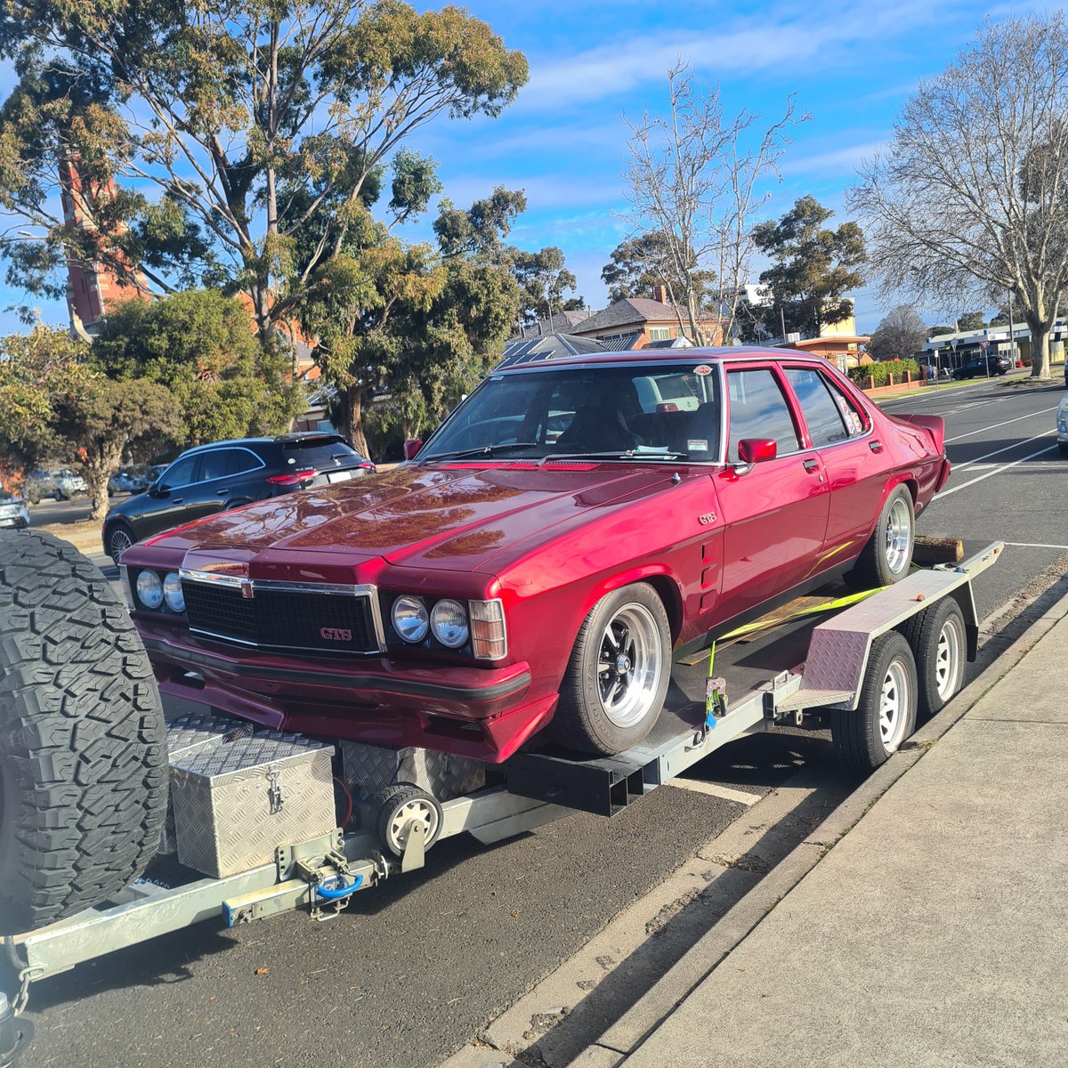 scrangasi's tweet image. Look at this beautiful 1970s Holden! AND when I had a small car accident recently,you know who helped me? Ahmad from Beit Hanoun, via phone. Now he needs us. Please please give what you can. @ahmad_b_jadallh chuffed.org/project/ahmeda…