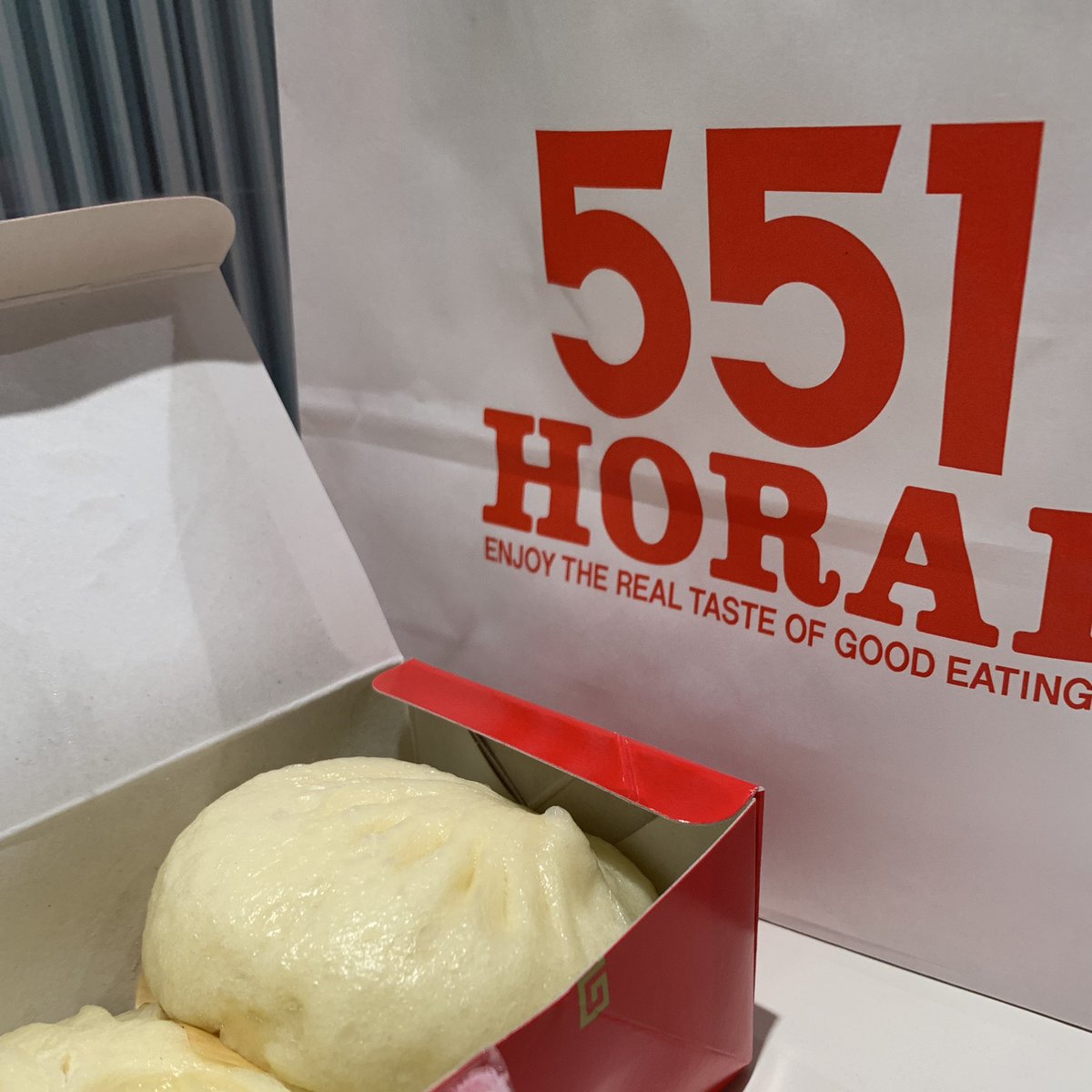 豚まん食べて、心を落ち着かせる。