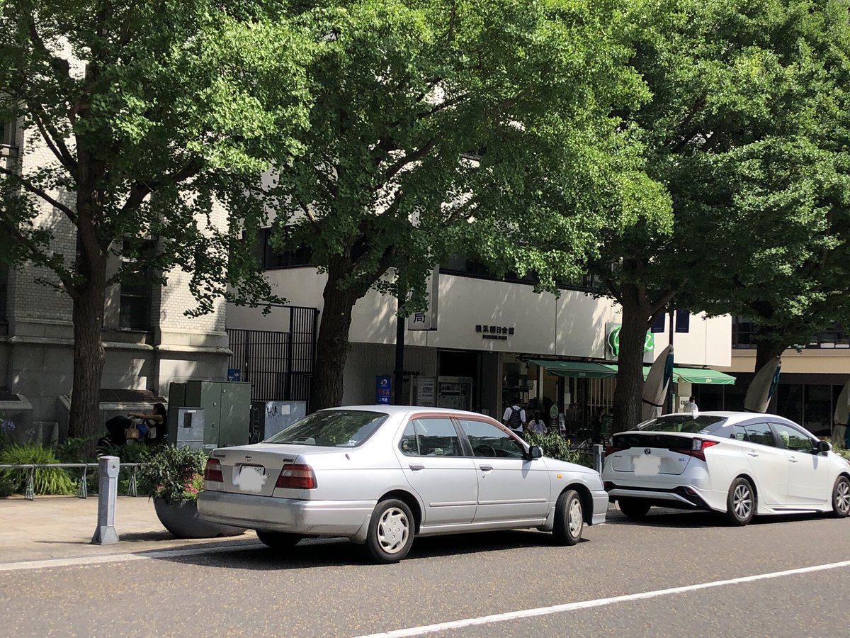 maildelivery90's tweet photo. #EU14
#U14ブルーバード
サンドイッチとか
ドーナツとか買いに。
(画像無し)
前後の車がデカい。 https://t.co/zfSyFGm5OO